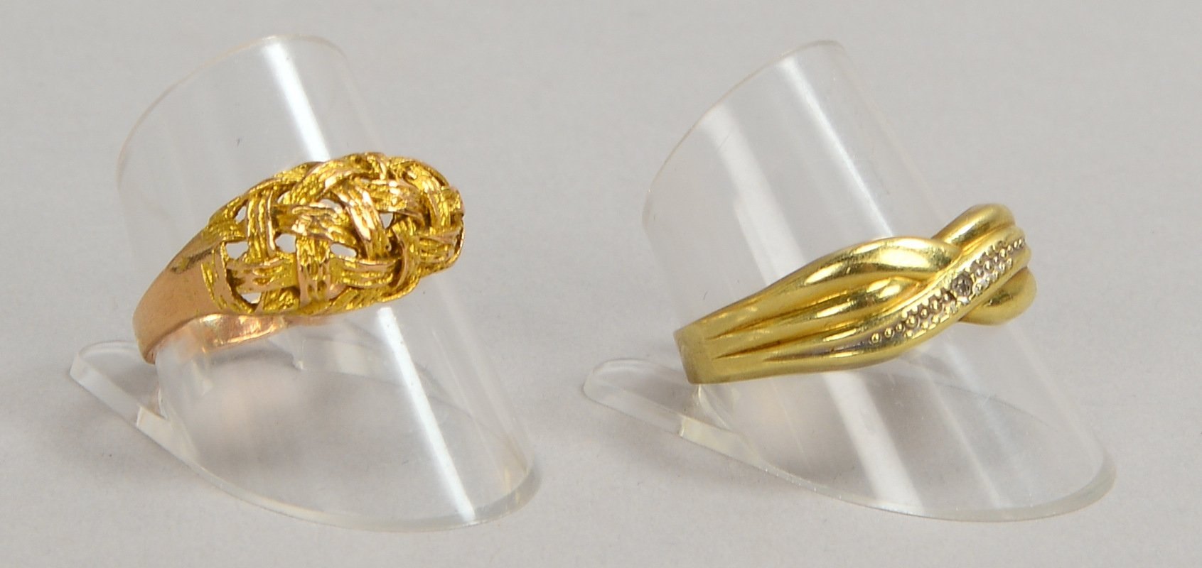 2 Ringe, 585 GG, Schiene im Flechtdesign; RG 63; Gew. 5,43 g