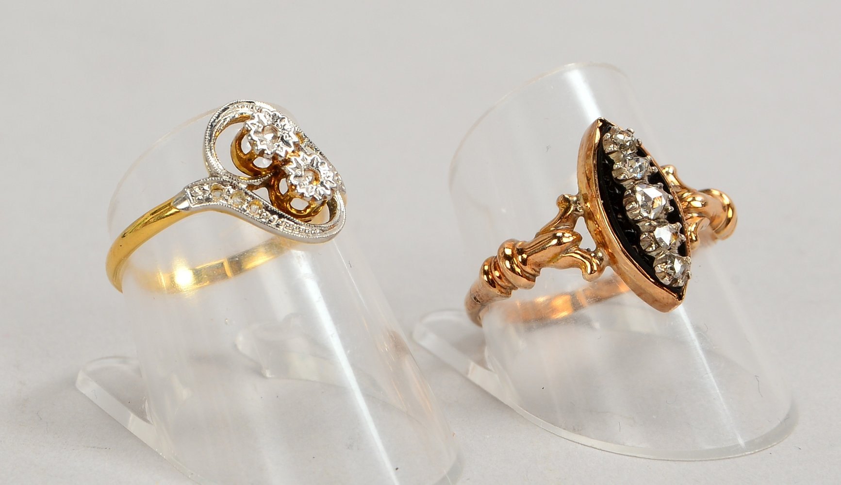 2 Ringe, 585 GG, mit Diamantbesatz; 1x RG 54, 1x RG 59, Gew. zus. 4,94 g