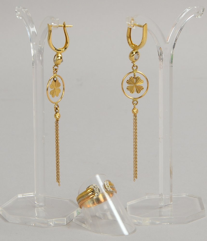 Schmuckset, 585 GG/WG: Paar Ohrhänger und Ring, RG 56; Gew. zus. 5,84 g