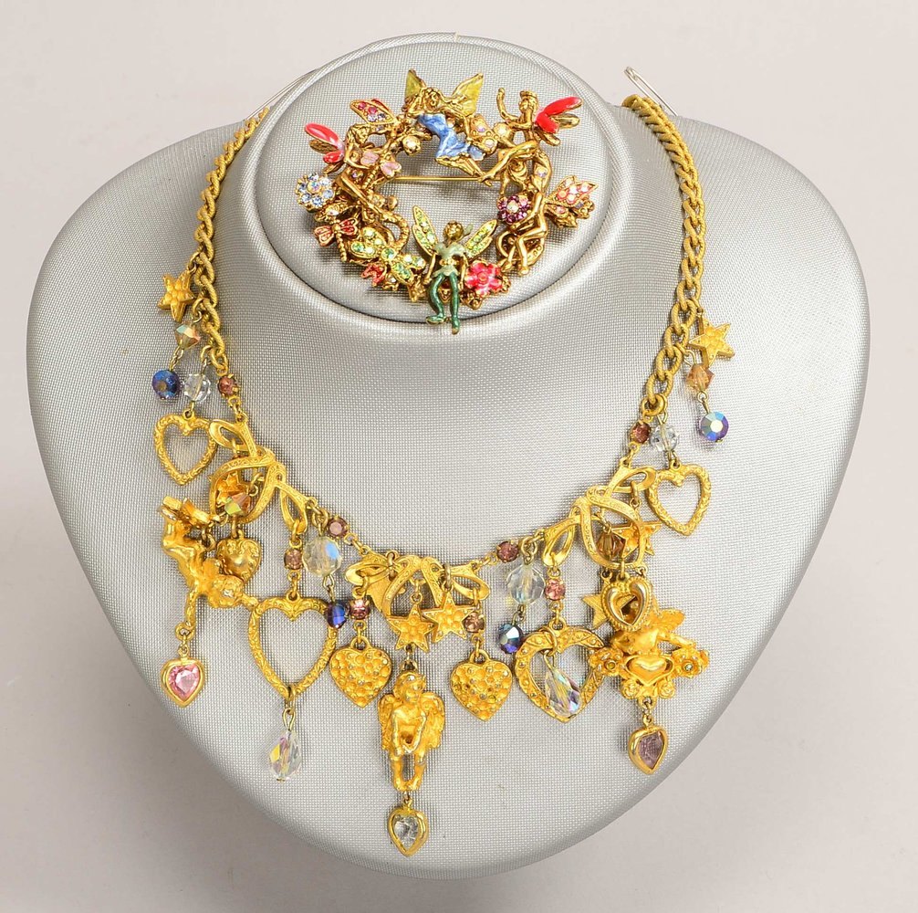 Kirks Folly-Modeschmuck, mit Emaille und farb. Steinen: Collier und Brosche