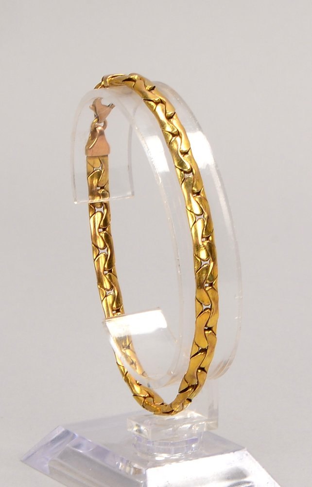 Armband, 333 GG/RG (gest.), mit Karabinerschließe; Länge 19 cm, Gew. 7,50 g