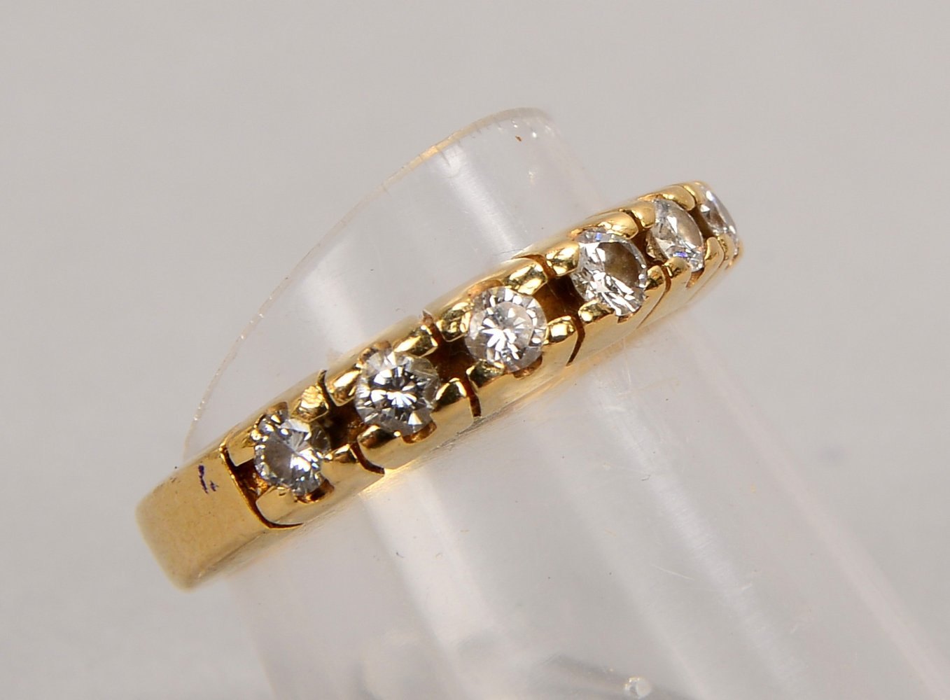 Christ-Ring, 575 GG (gepr.), mit 7-f. Brillantbesatz/zus. ca. 0,49 ct; RG 53, Gew. 4 g