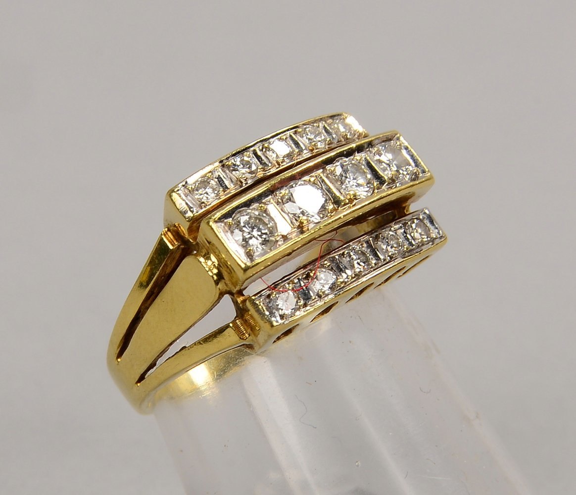 Ring, 585 GG (gest.), mit 14x Brill./zus. ca. 0,56 ct; RG 52, Gew. 5,70 g