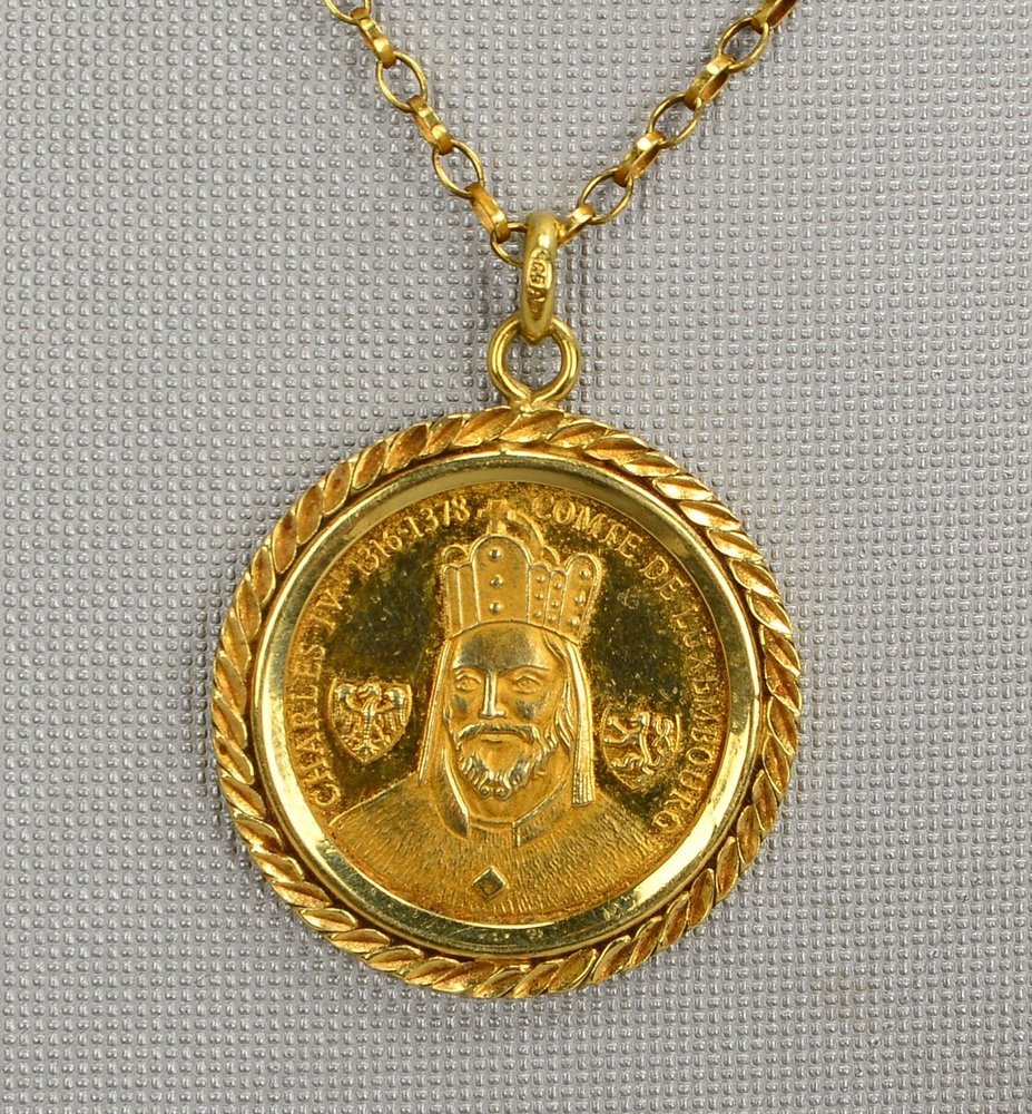 Kette mit Anh., 585 GG, Medaille 'Comtes Charles IV/Luxemburg', an 585 GG-Fassung; Gew. 8,50 g