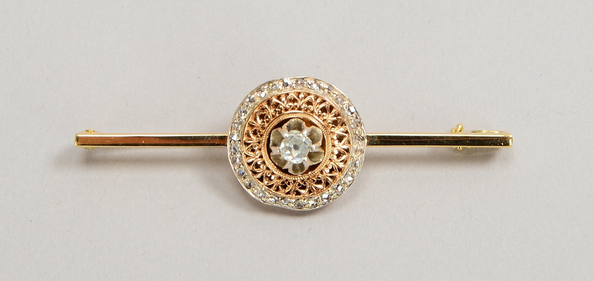 Brosche, 585 GG/RG (gest.), mit Altschliff-Diam. und 32x Diamantrosen; Gew. 5,20 g