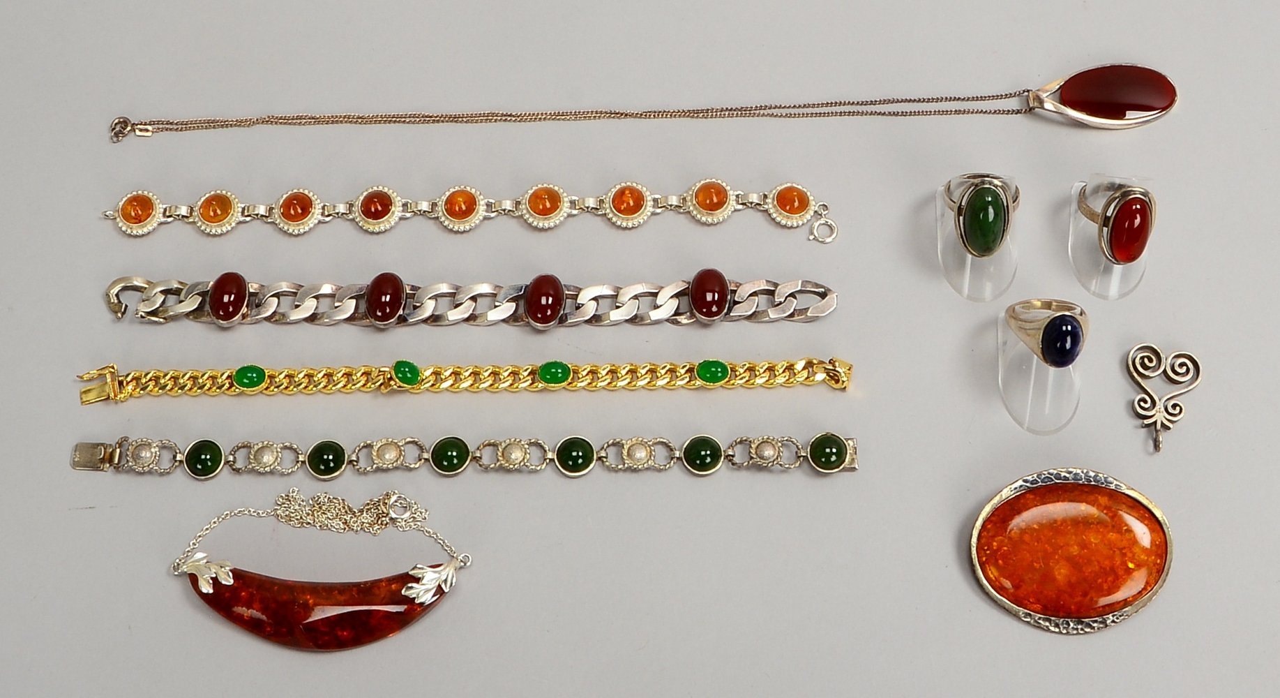 Silberschmuck-Konvolut, versch. Teile/teils mit Schmucksteinbesatz, und 1 verg. Armband