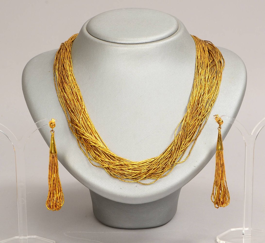 Collier und Paar Ohrstecker, 925 Sterlingsilber, jeweils mehrsträngig; Gew. 85 g