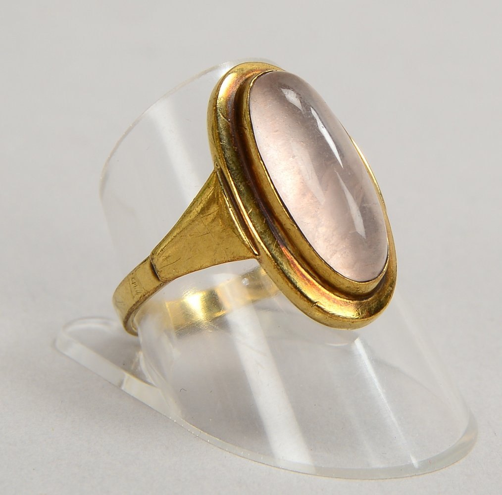 Ring, 333 GG (gest.), mit Rosenquarz-Cabochon; RG 59, Gew. 3,40 g