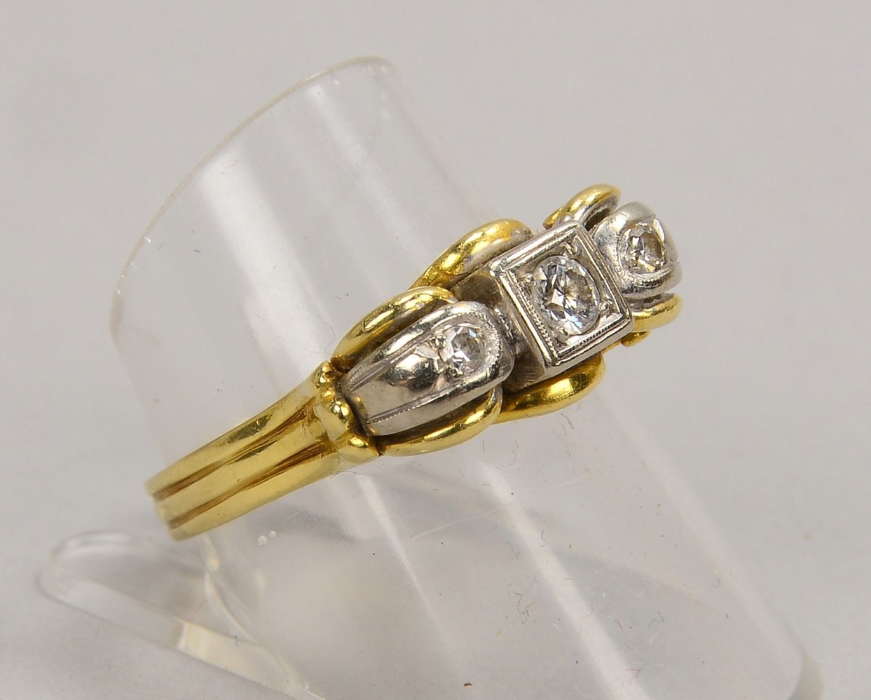 Ring, 585 GG/WG (gest.), mit 3x kl. Diamanten; RG 58, Gew. 5 g