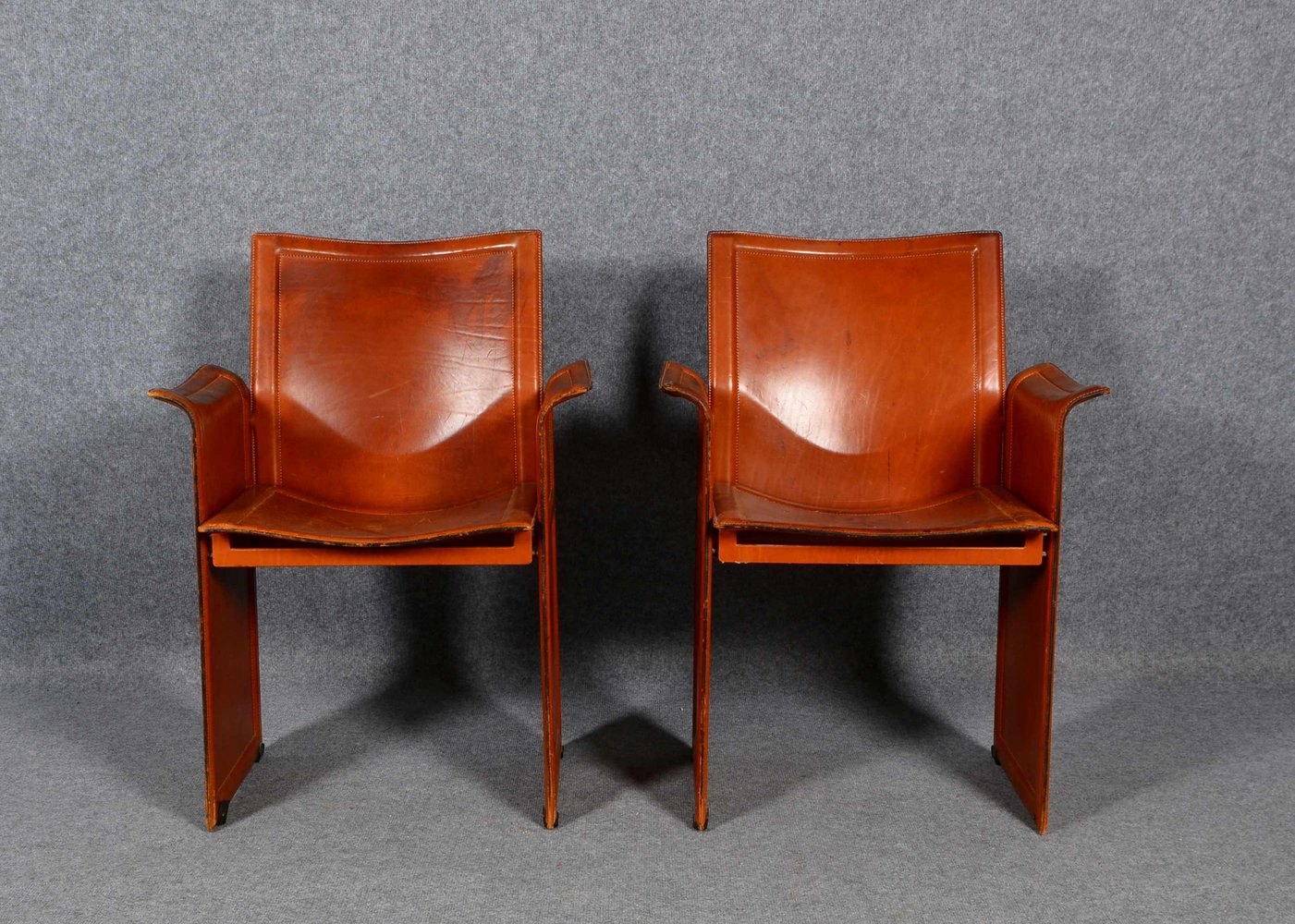 Matteo Grassi, 2 Designersessel, 'Korium KM1', tabakbr. Sattelleder, unterseitig gelabelt