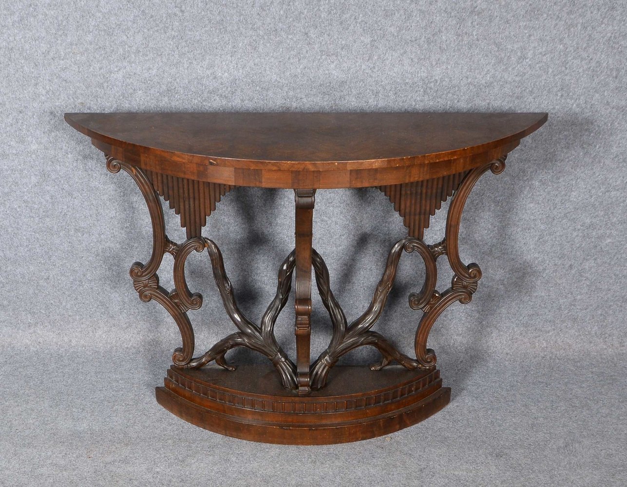 Konsolen-/Kulissentisch, Mittelteil mit aufwänd. Girlandenschnitzerei; Höhe 82 cm
