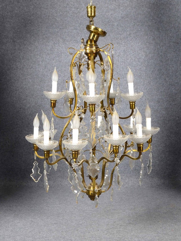 Gr. Kristall-Deckenleuchter, 16-fl., hohe Form, vielf. Glasprismen-Behang; Ø 80 cm