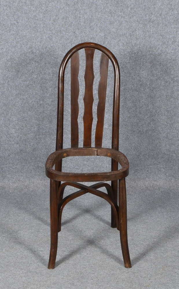 Antiker Bugholzstuhl, Buchenholz - ohne Sitzfläche!; Lehnhöhe 97 cm