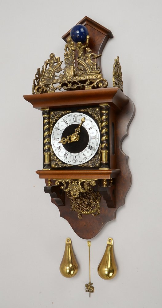 Wanduhr (Stiluhr nach fries./holländ. Vorbild); Höhe 61 cm, Breite 26 cm, Tiefe 16 cm