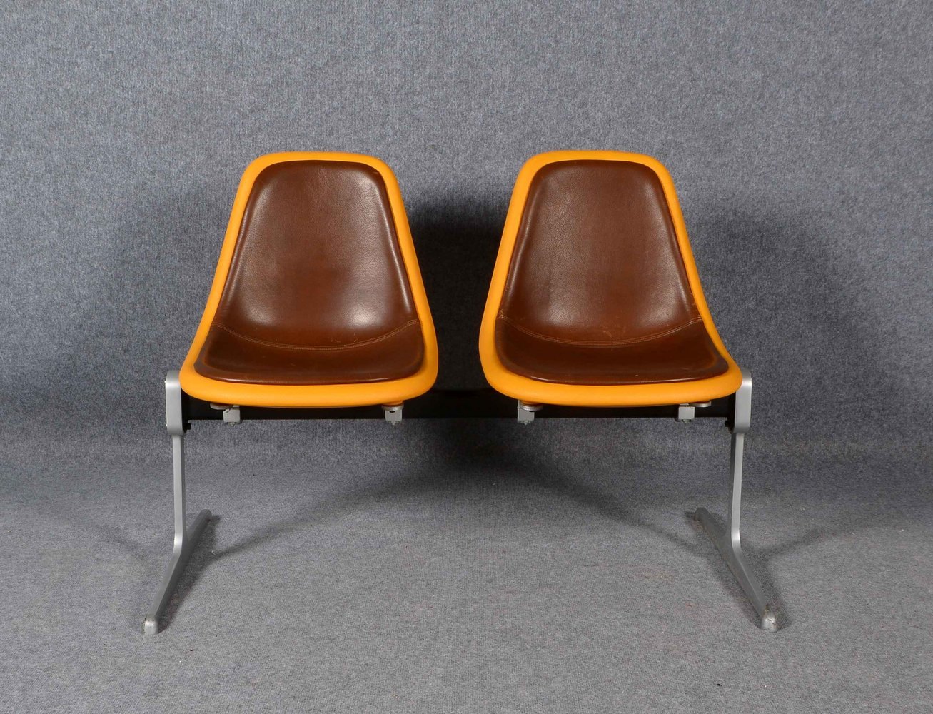 Sulo, 2er-Wartebank, 'Orly', Chrom und Kunstst./Kunstleder, Entw. O.F. Pollak; Breite 110 cm