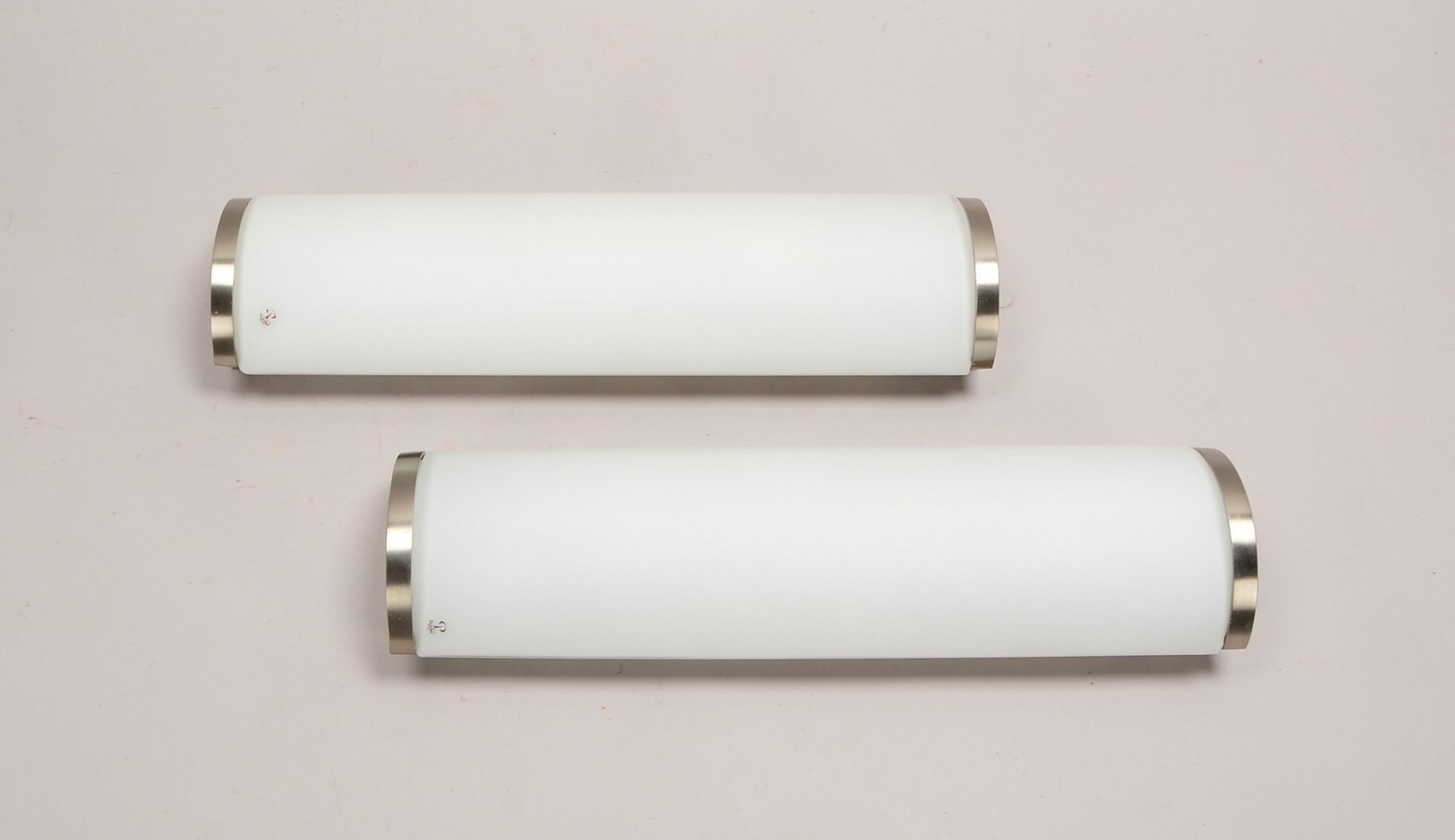 Peill & Putzler, Paar Unterbauleuchten, Chrom und Opalglas; Länge 50 cm, Tiefe 14 cm