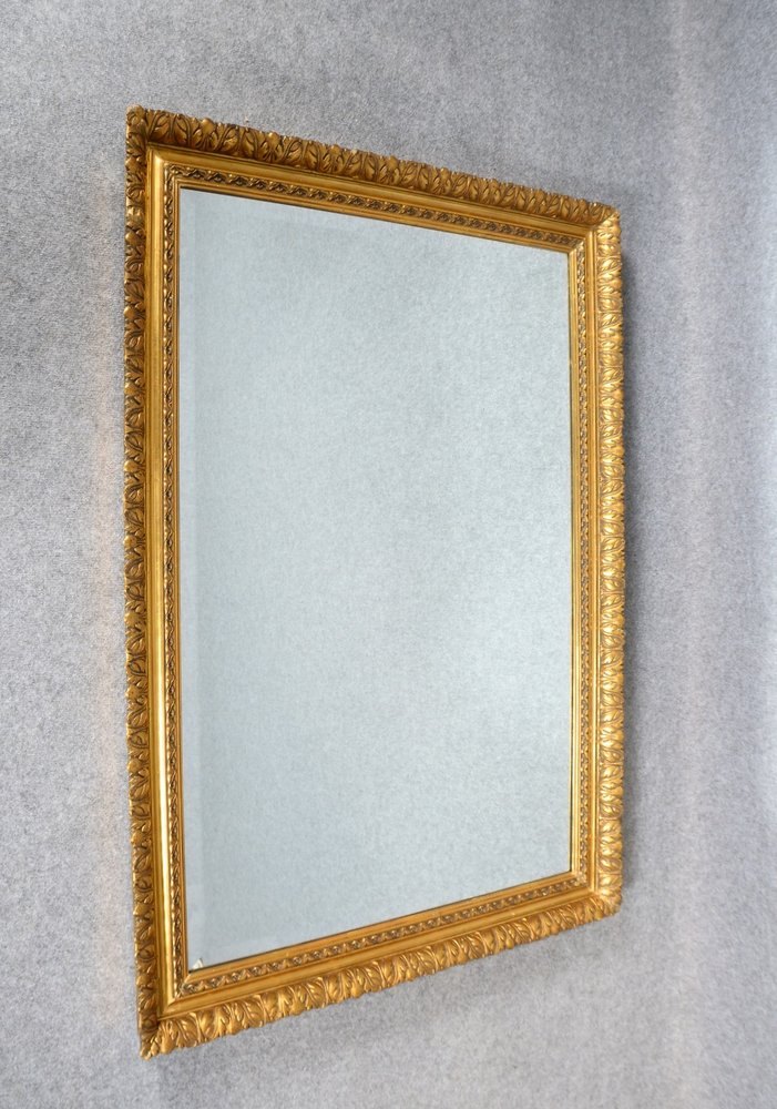 Wandspiegel, Stuckrahmen mit floralem Dekor ('Blattwerk'), mit facettiertem Glas