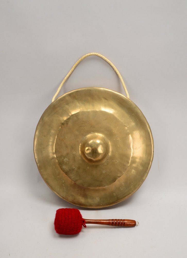 Buckelgong, Bronze, handgetr. massive Schale - sehr schöner Klang!, an Kordel, mit Klöppel