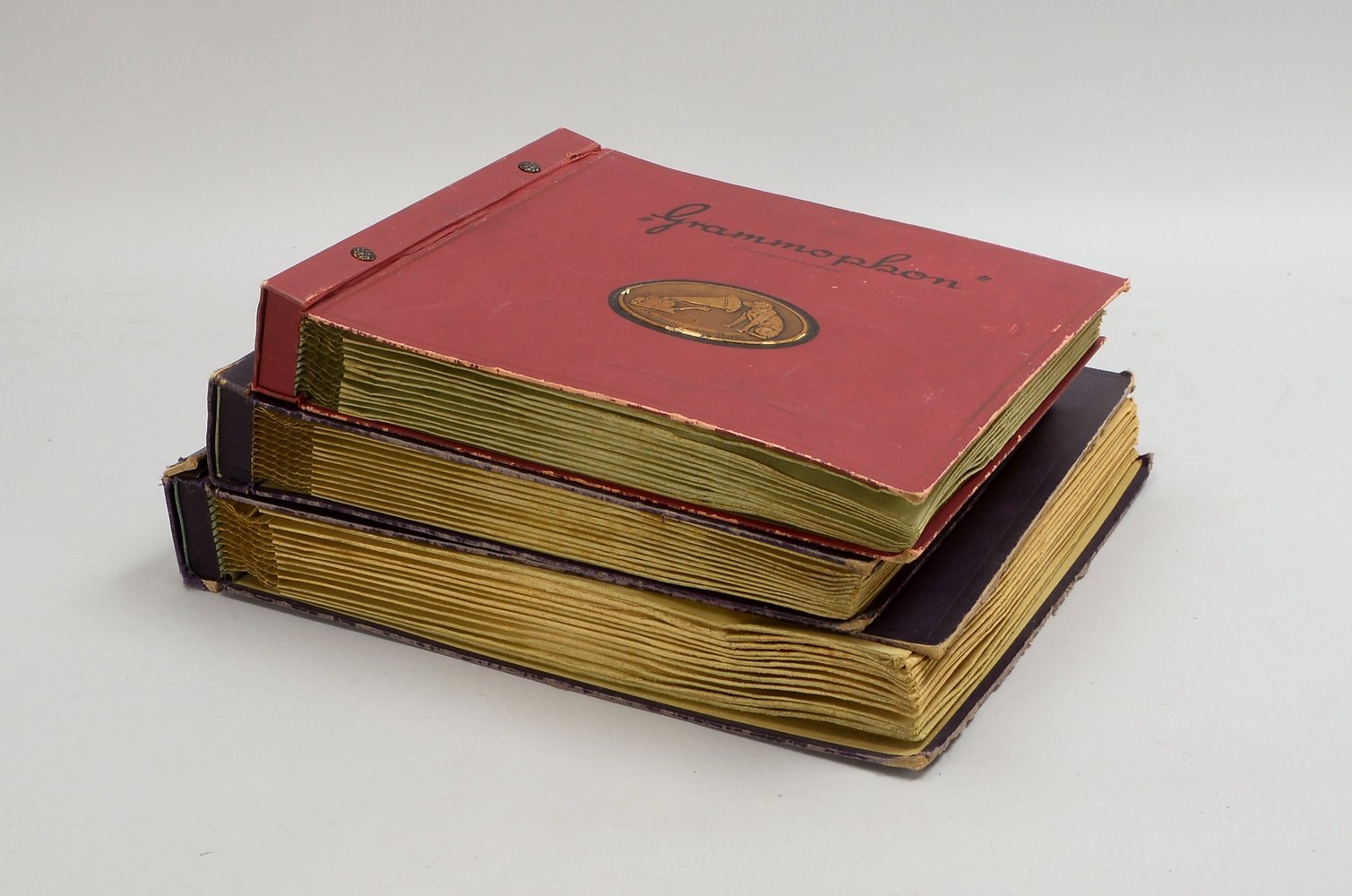 36 Schellackplatten, versch. Genres (engl./schottische Oldies, Oper, u.a.), in 3x Alben