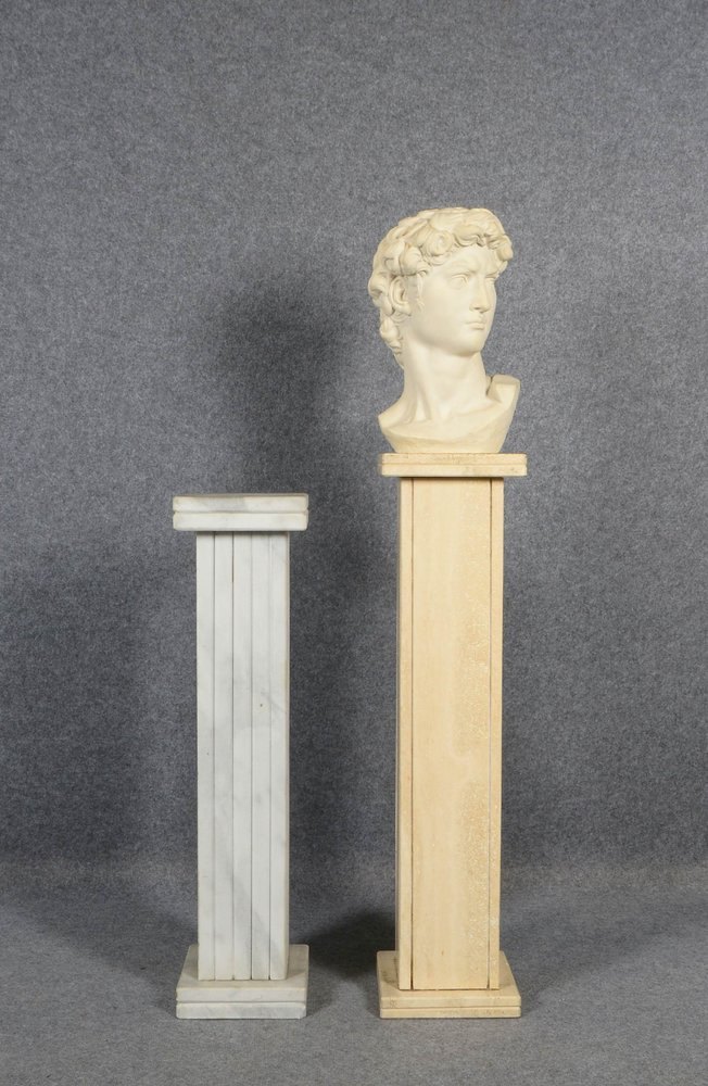 Büste, 'Griech. Kopfportrait...', Skulptur auf Steinsäule; anbei Marmorsäule