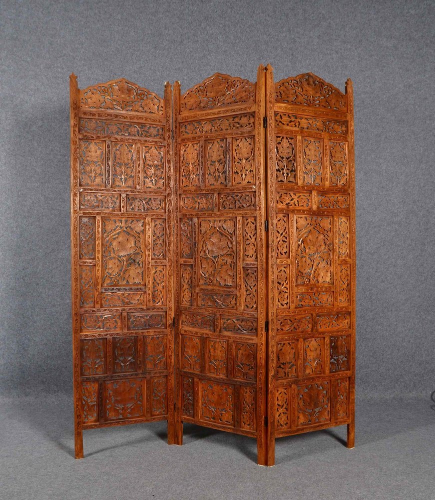 Paravent, 3-teilig, Holz durchbrochen und floral beschnitzt; Höhe 184 cm