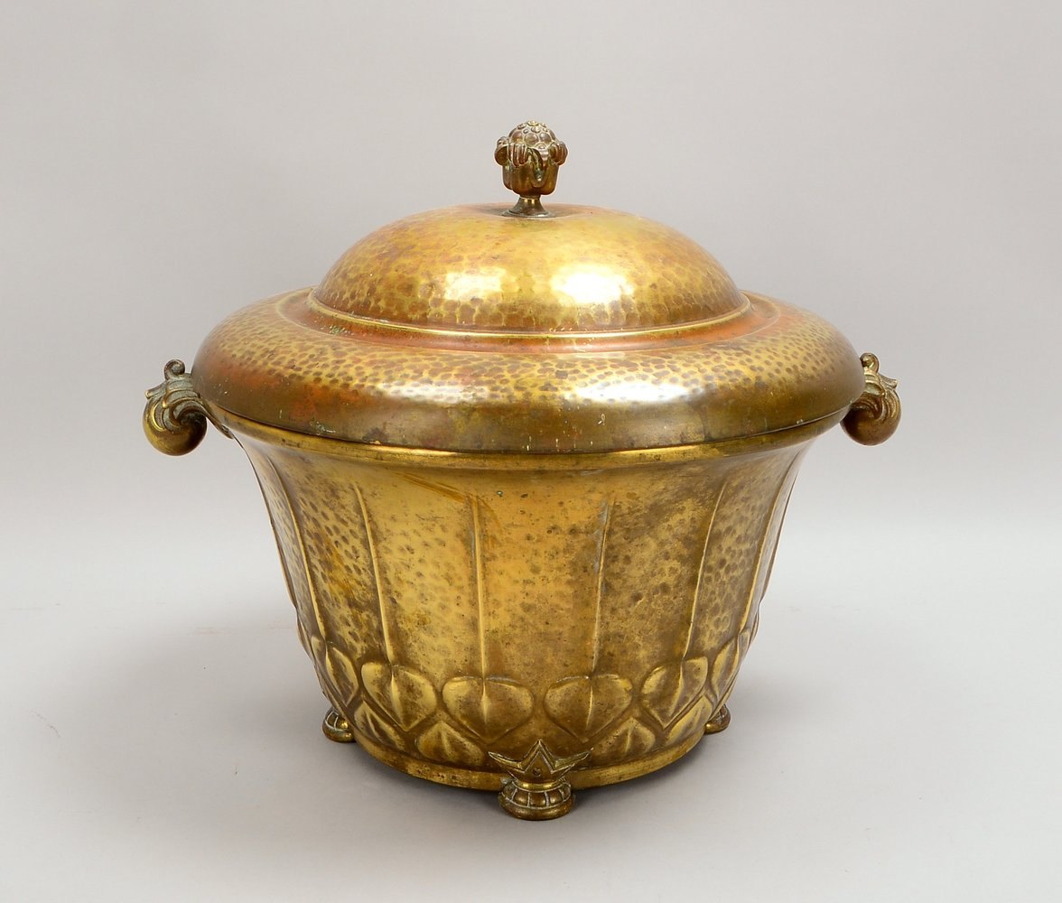 Bowle, Messing, Jugendstil-Ornamente und Hammerschlag-Dekor, mit Glaseinsatz