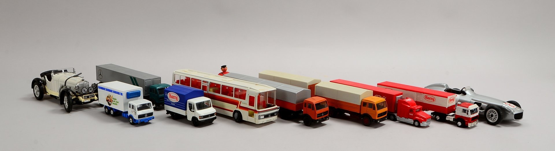 Modellfahrzeuge: Werbe-LKW und Bus, Mercedes Benz 'SSKL' und 'RW 196', kl. 'Brummi''