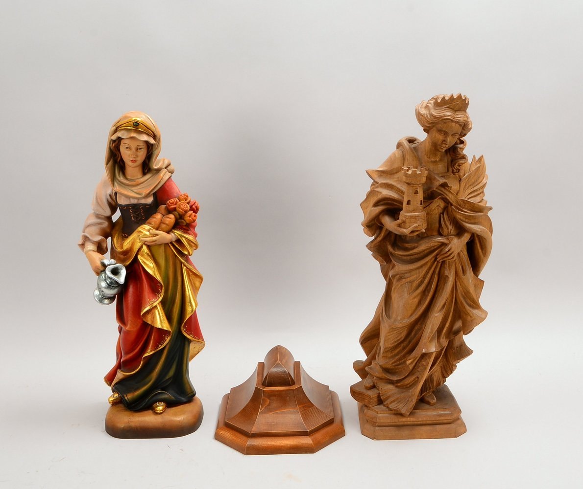 2 Holzskulpturen: 'Heilige Barbara', und 'Heilige Elisabeth', 1x farbig gef., anbei 1 Wandkonsole