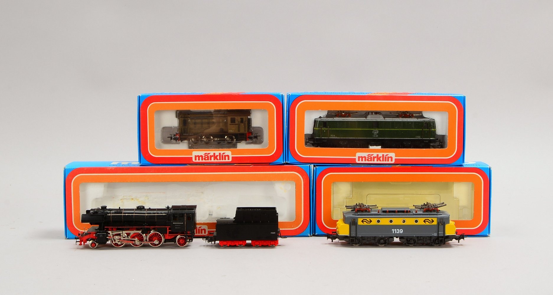 Modelleisenbahn-Konvolut, Märklin 'H0': Nr. '3005', '3324', '3036', und '3124', in OVP