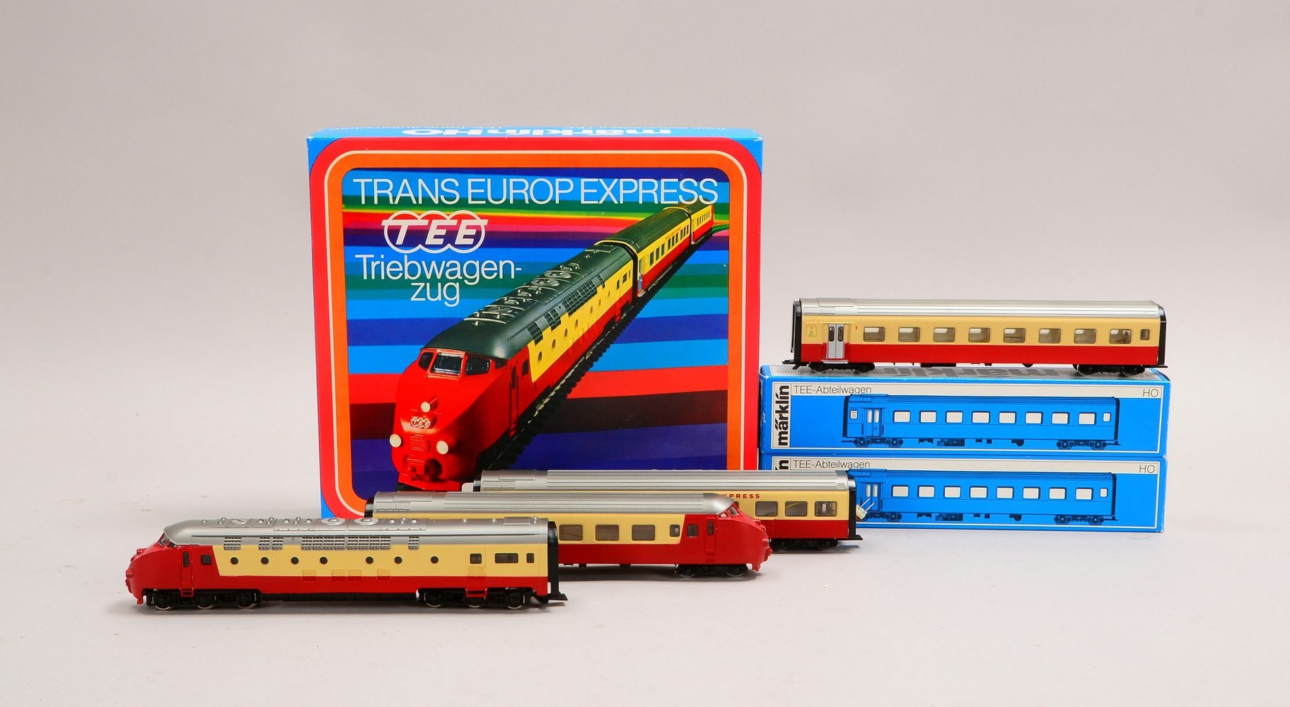 Modelleisenbahn, Märklin 'H0': TEE-RAm Nr. '3071', 2-tlg., mit 2x Wagen Nr. '4071'