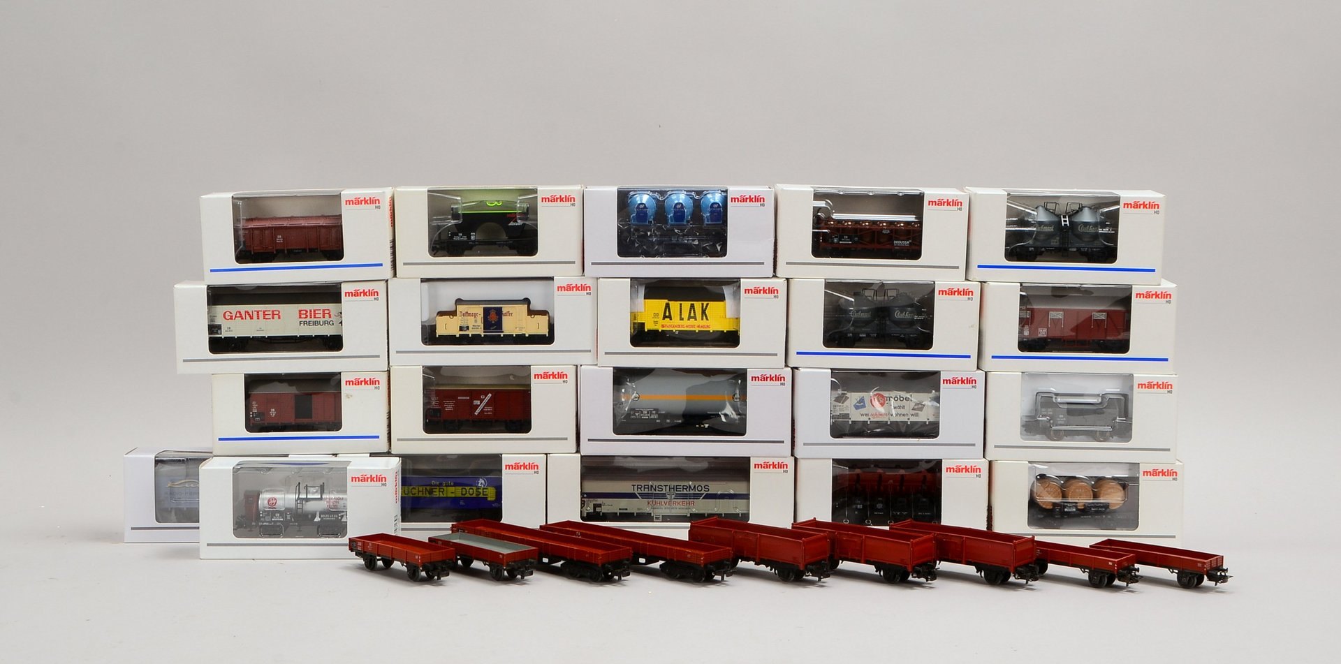 Modelleisenbahn-Slg., Märklin 'H0': 30 Güterwagen, versch. Ausf./13x 'Jahreswagen'