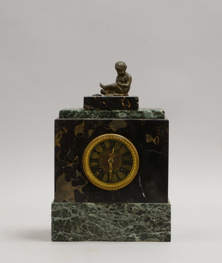 Kaminuhr, Marmorgeh./Bronze-Bekrönung, 'Flötenspieler', Gustav Becker-Werk - Fkt. ungepr.