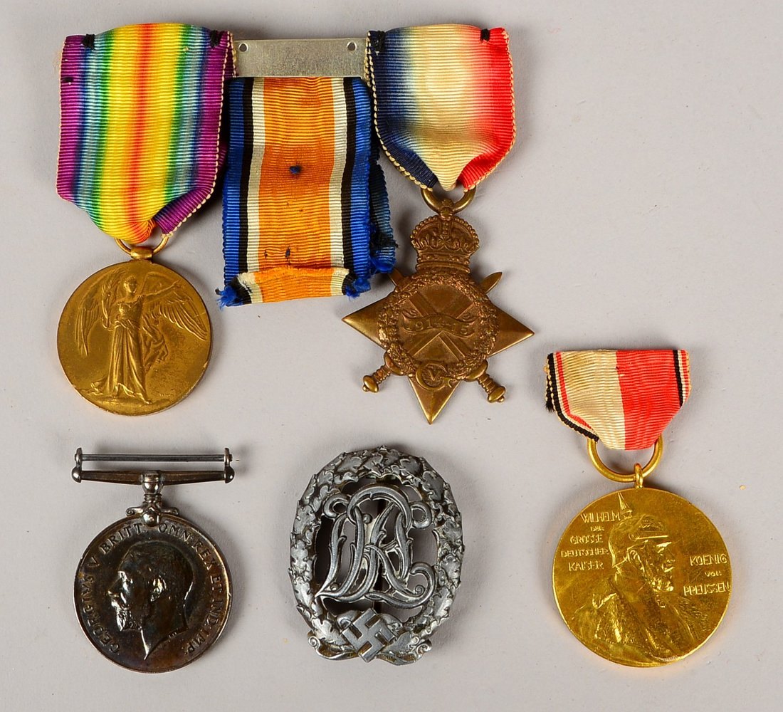Kleines Militaria-Sammlerkonvolut, Orden und Abzeichen, mit Spange, 5 Stück