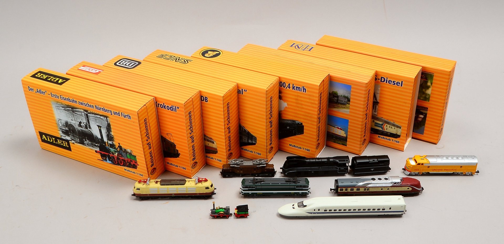 Modelleisenbahn-Konvolut, 'Weltbild'-Sammlered. 'Reisen auf Schienen', '1:160', 8x Mod.