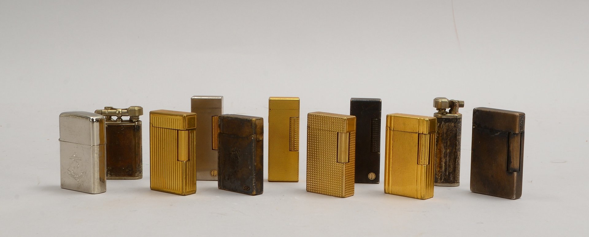 11 Sammler-Feuerzeuge, versch. Marken/Ausf.: 5x Dupont, 3x Dunhill, u.a.