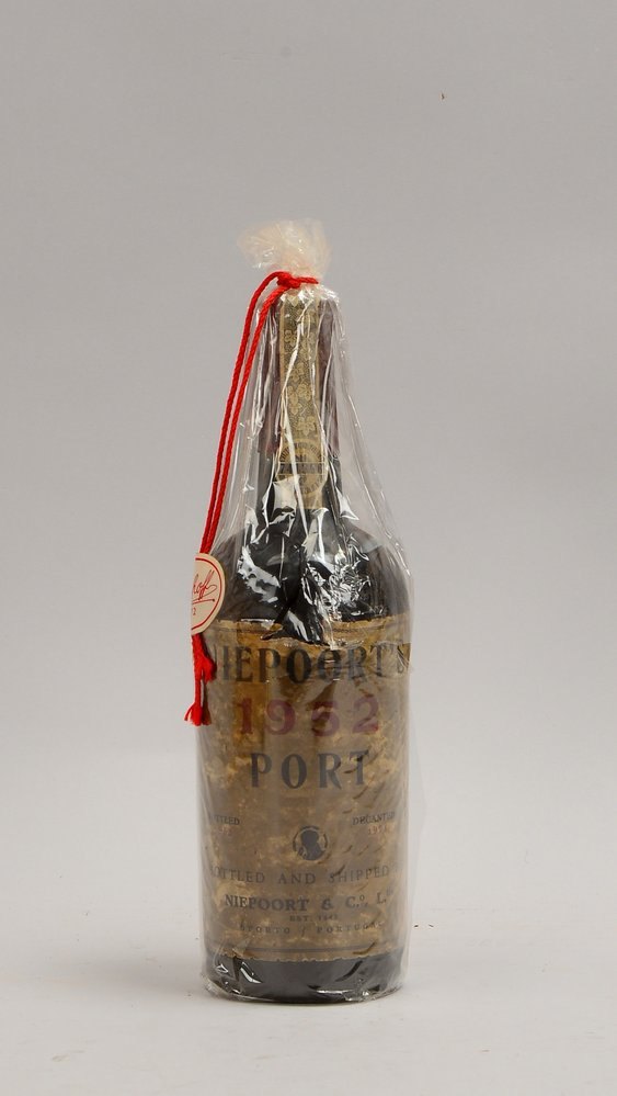 Sammler-Portwein, 1 Fl. 'Niepoort Port 1952', Kapsel geschlossen - sehr guter Füllst.