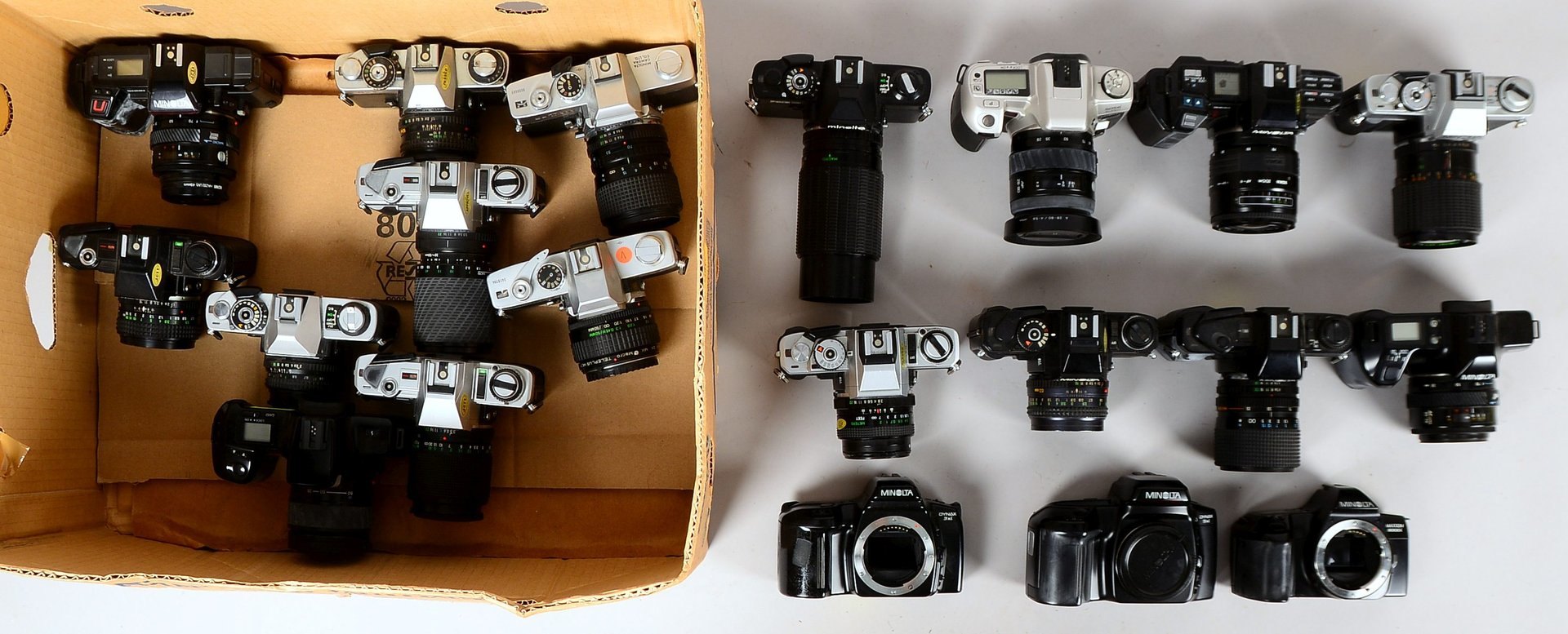 Fotogr.-Konvolut, Minolta: versch. Mod. ('XG-1', 'SRT 303', 'X300', u.a.), mit Obj., 20 St.
