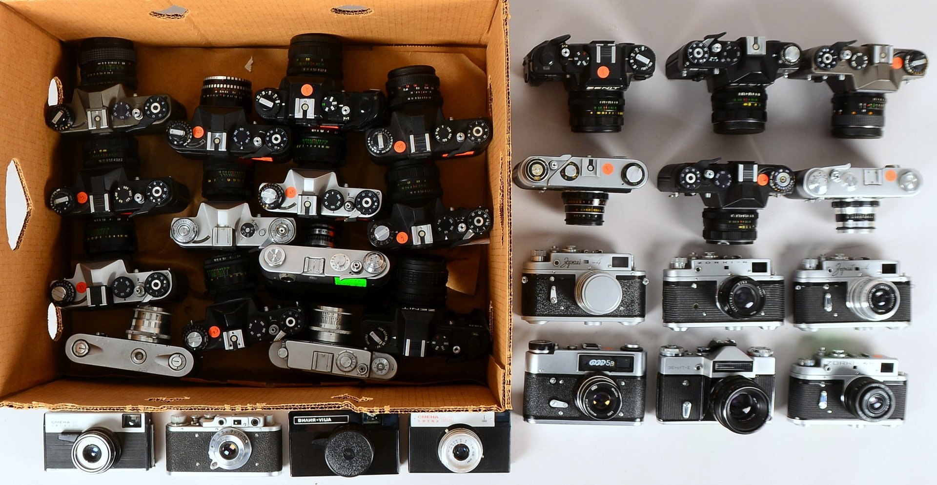 Fotogr.-Konvolut, Zenit/Zorki: versch. Mod. ('Zorki 4', 'Zenit ET', u.a.), mit Obj., 30 St.