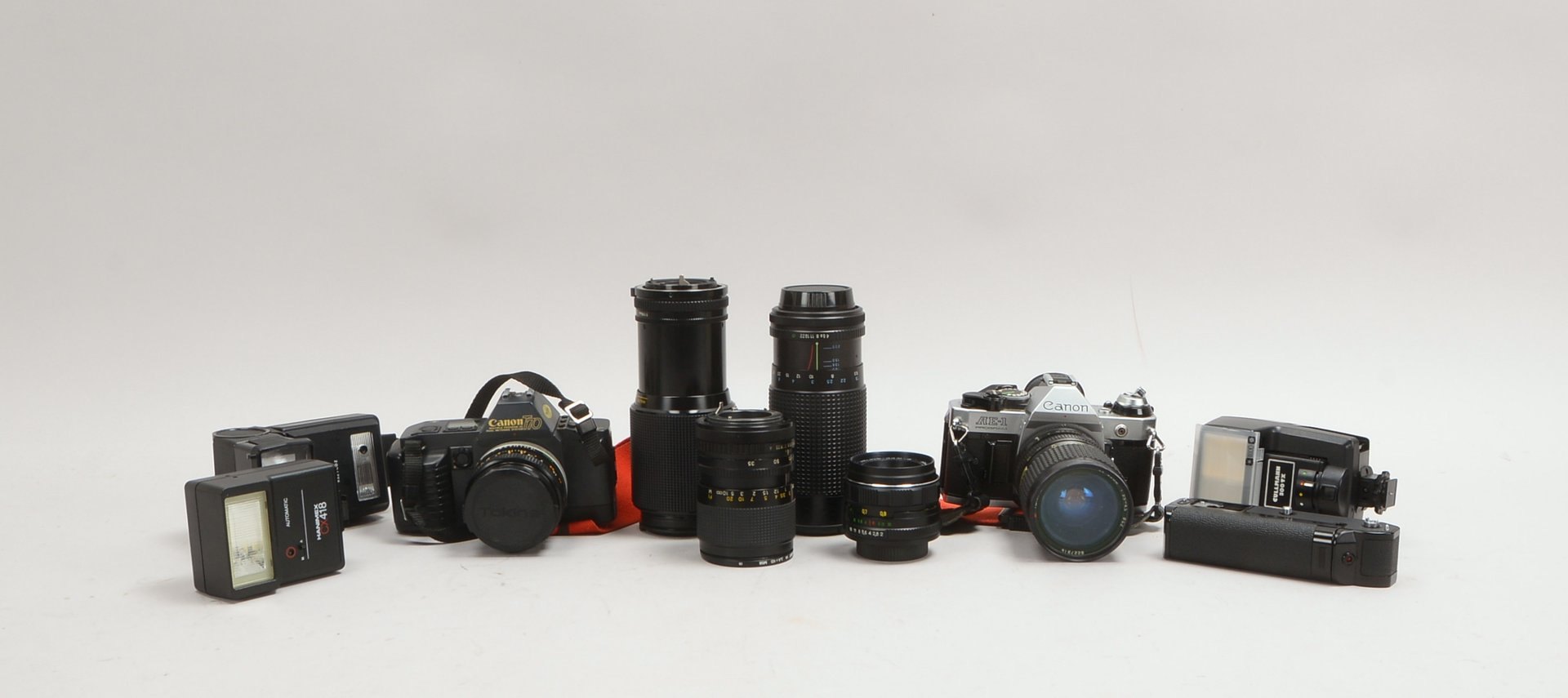Fotogr.-Konvolut: 2 Canon-Kameras, Mod. 'AE-1' und 'T70', mit 6x Obj., im Alukoffer
