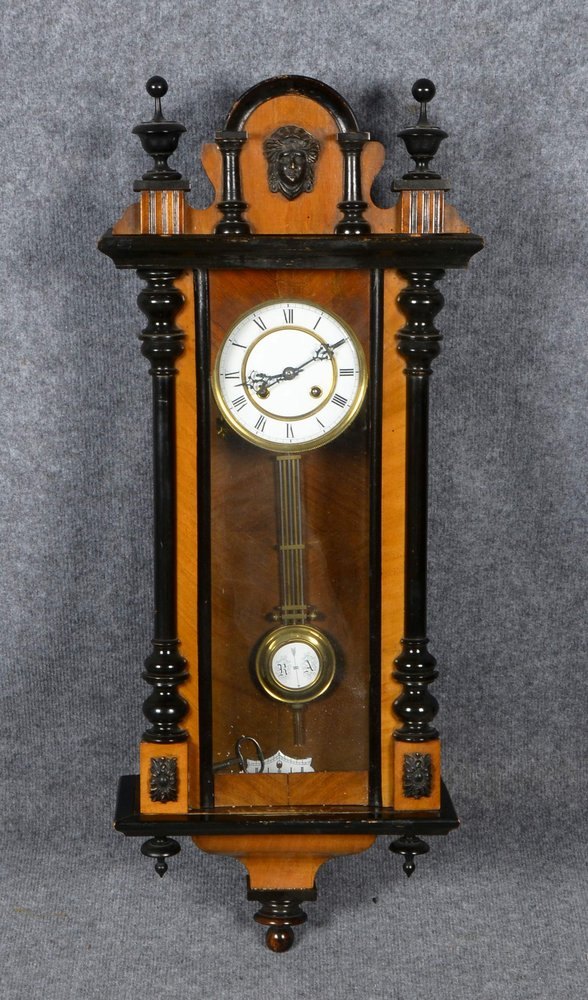 Kastenuhr, Holz/3-seitig verglast, mit Federaufzug; Maße 82 x 34 x 18 cm