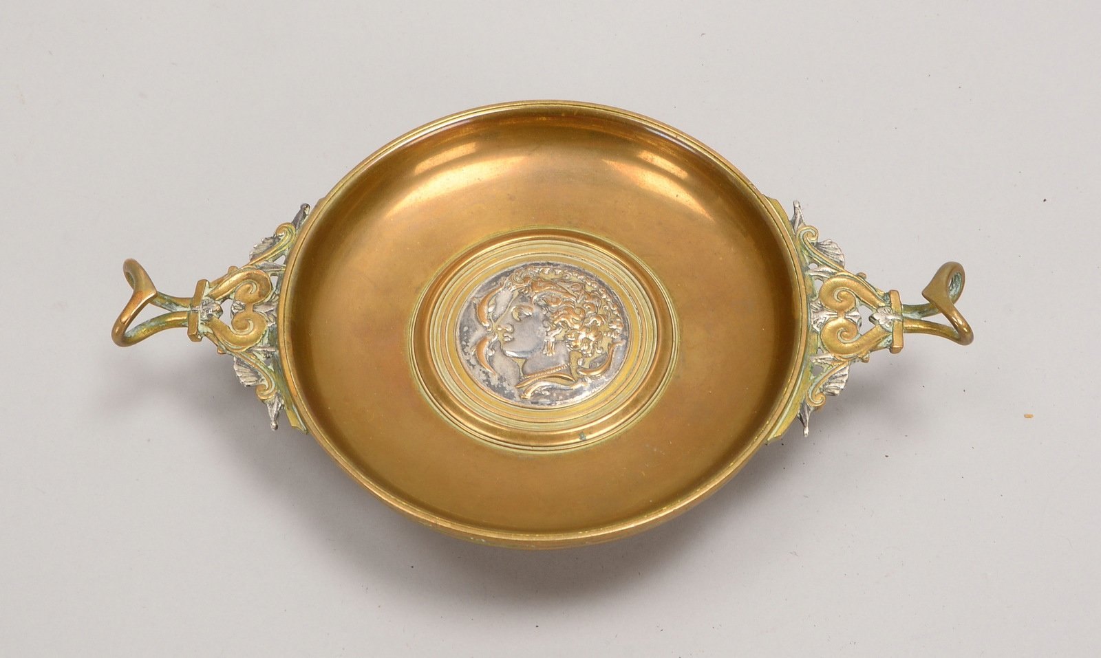 Barbedienne, Ferdinand, kl. Tischaufsatzschale, Bronze/z.T. vers., Reliefdekor, sign.