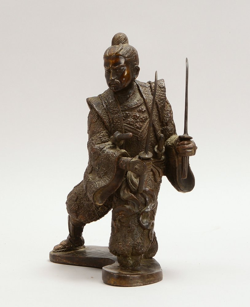Bronzeskulptur, 'Samurai-Kämpfer' - Kriegerdarstellung mit 4x Schwertern, detailr. Ausf.