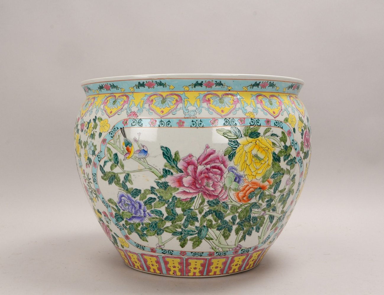 Fischbowl, Innengefäß und Wandung mit polychr. Bemalung (Naturmotive); Ø 48 cm