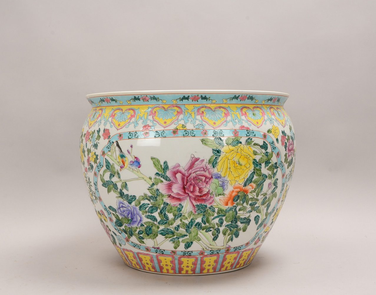 Fischbowl, Innengefäß und Wandung mit polychr. Bemalung (Naturmotive); Ø 48 cm