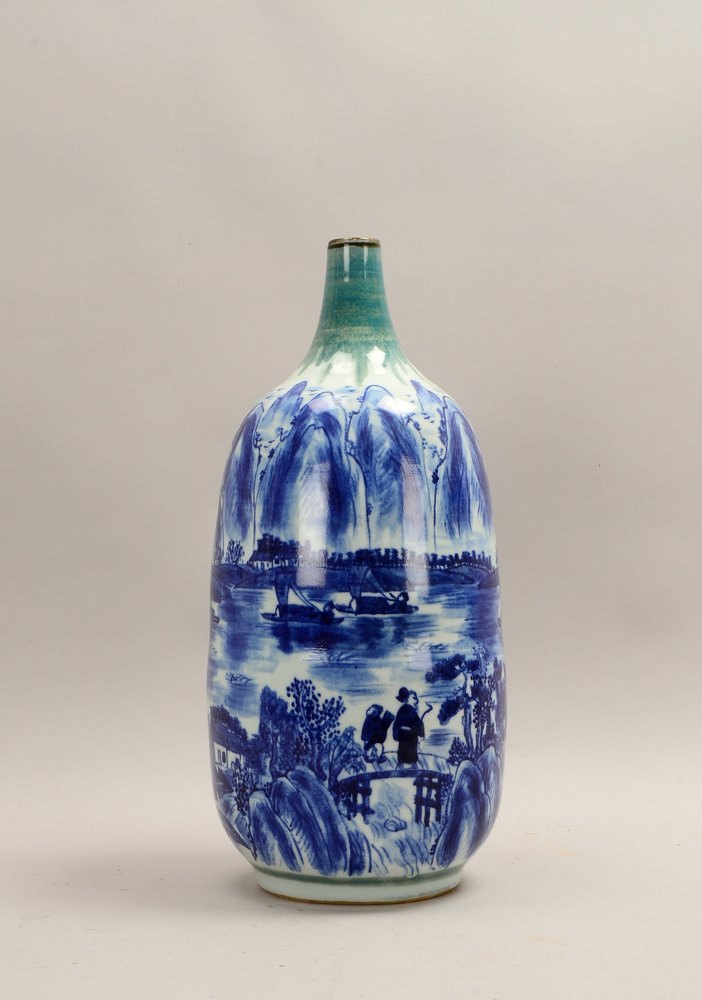 Porzellanvase, mit maritimem Unterglasurdekor in Blau, ungemarkt; Höhe 55 cm
