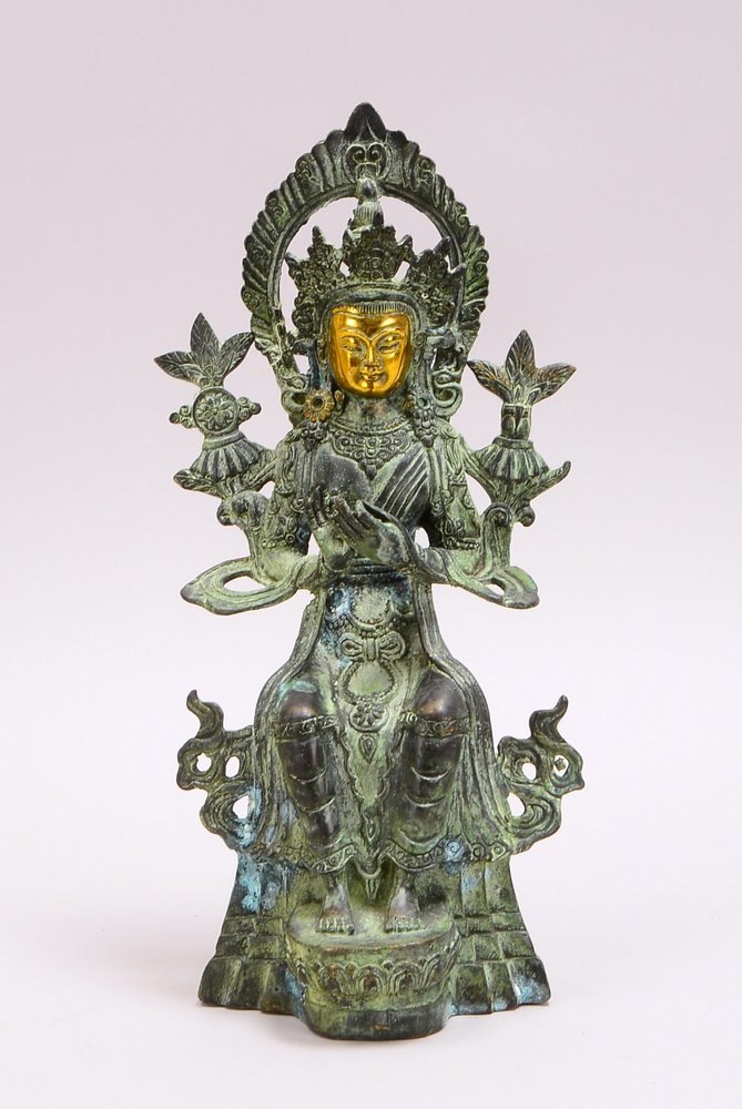 Bronzefigur, 'Sitzender Buddha', vergoldete Gesichtsfläche, grüne Patina; Höhe 31 cm