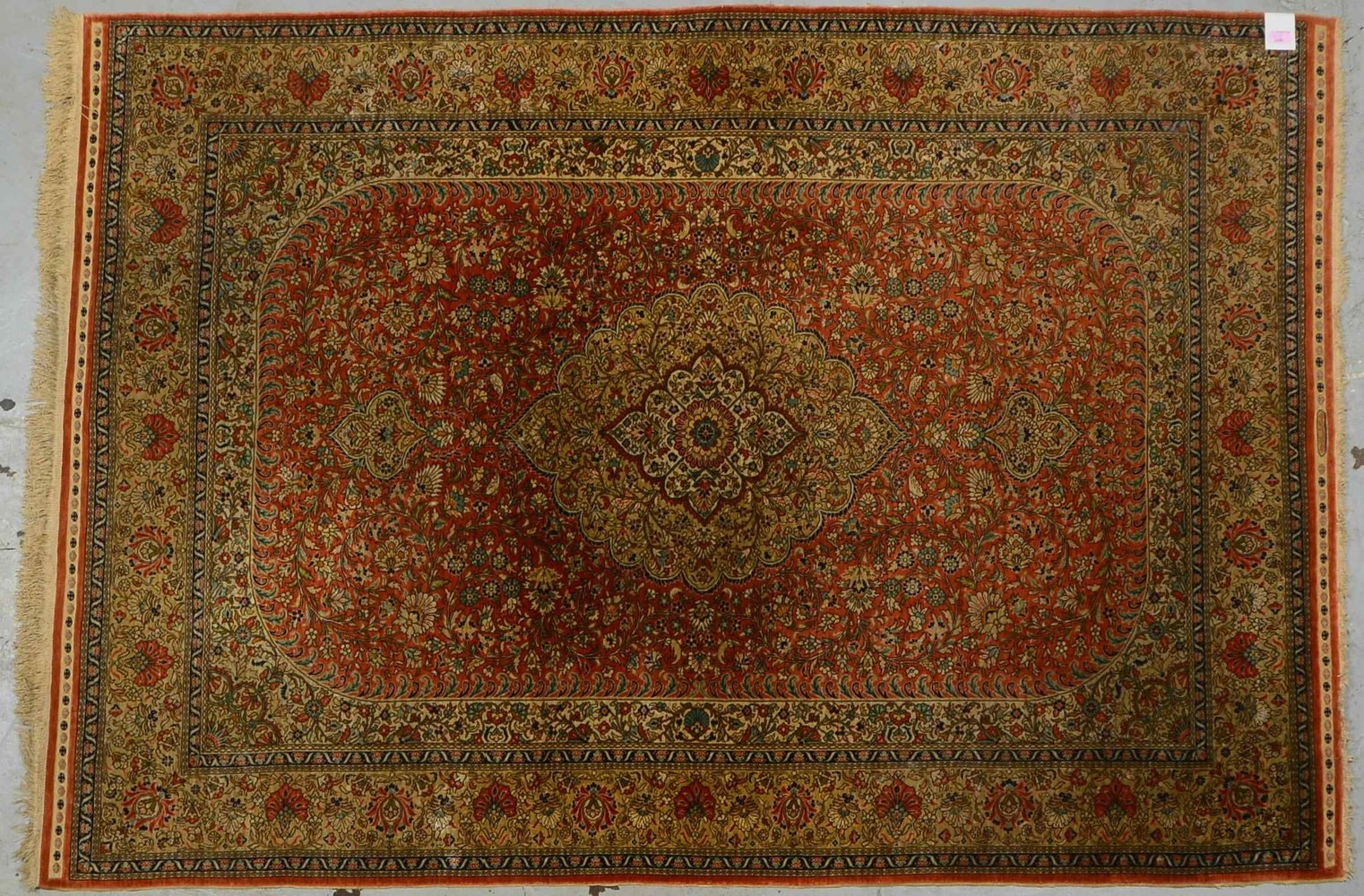 Seidenteppich, älter, Seide auf Seide, feine Kn., Flor in gutem Zustand, signiert