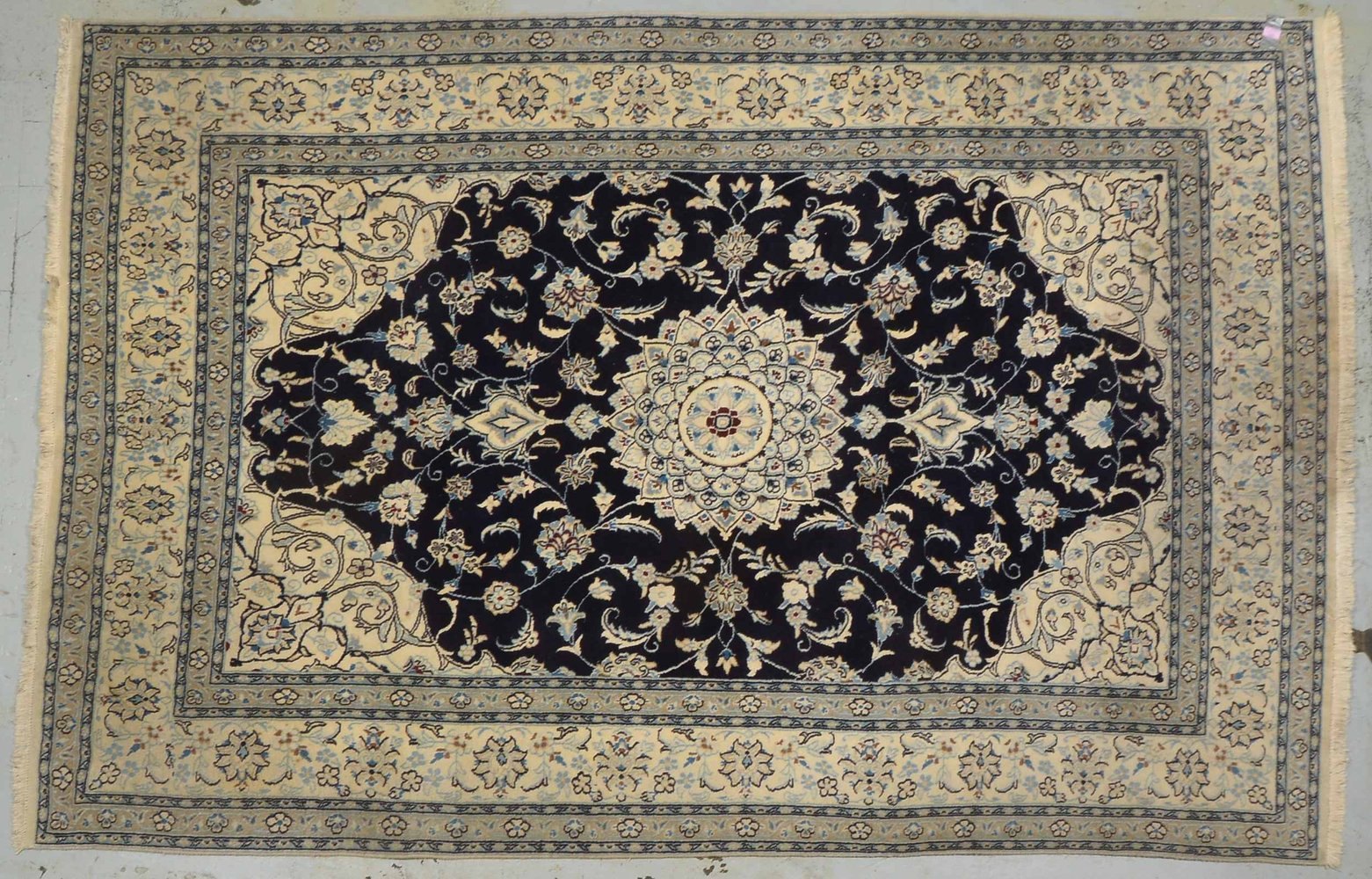 Royal Kashmar, mittelfeine bis feine Kn., Flor in gutem Zustand; Maße 300 x 198 cm