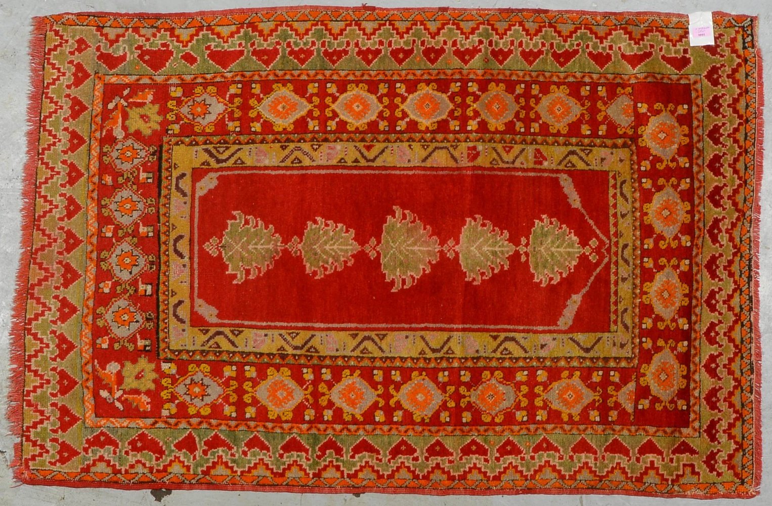 Orientteppich (Anatolien), antik, in insgesamt gutem Zustand; Maße 148 x 101 cm
