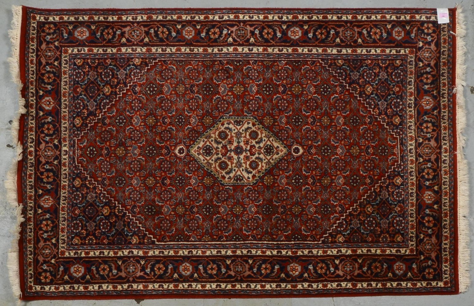 Indo-Bidjar, feste mittelfeine Knüpfung, hochflorig - Flor in gutem Zustand; Maße 130 x 200 cm